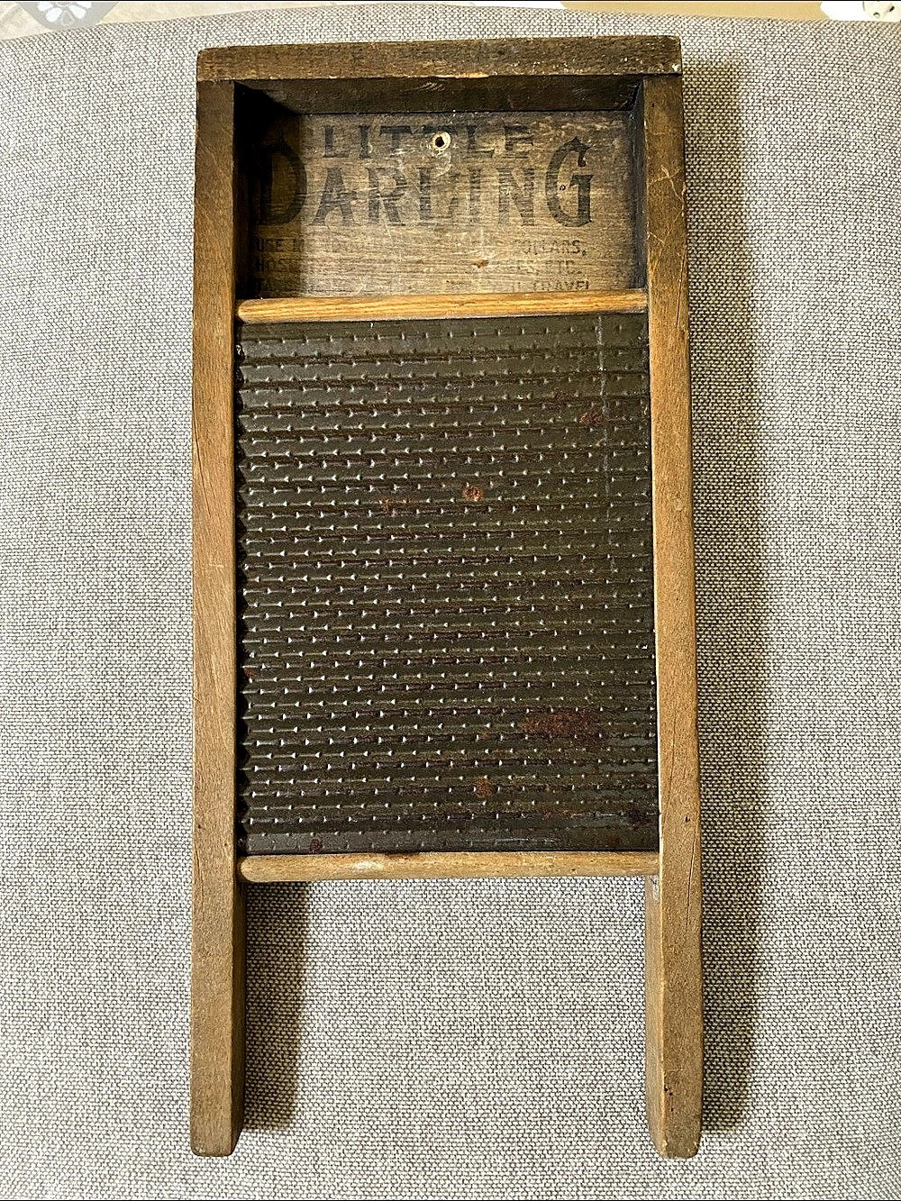 National Washboard Co. Little Darling No. 818. Wooden Washboard